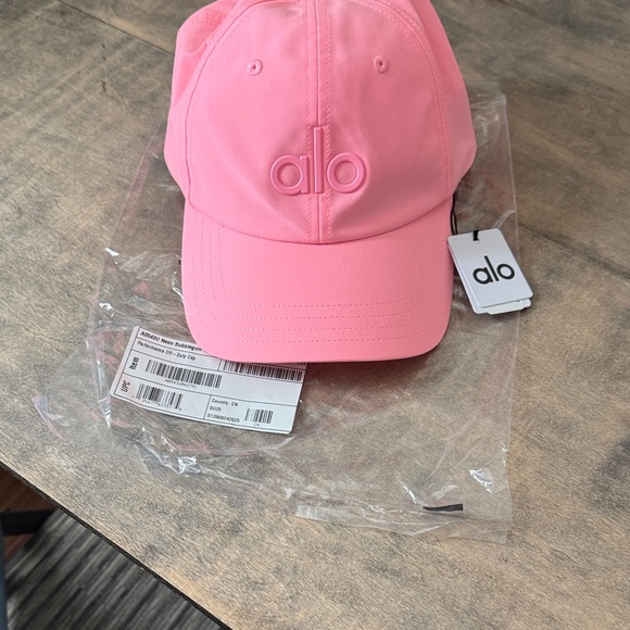 ALO Yoga Women’s  Bubblegum Pink Cap
SOLD OUT COLOR!!! Price is FIRM!!! - Picture 1 of 6